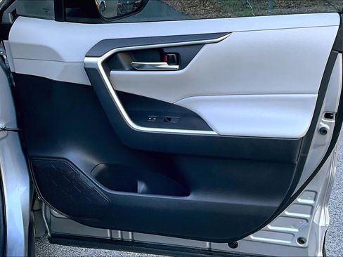 Used 2019 Toyota RAV4 XLE image 23