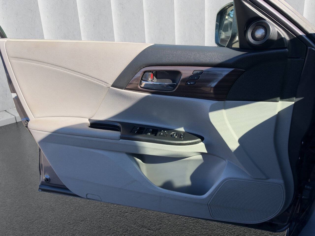 Used 2017 Honda Accord EX-L image 14