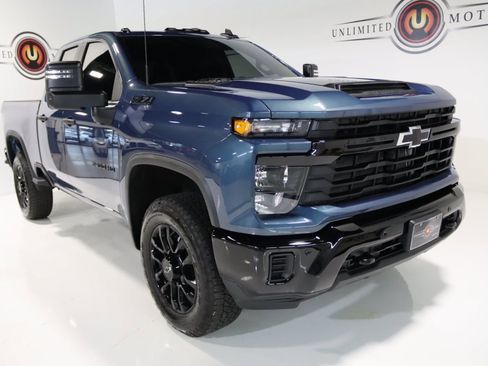 Used 2026 Chevrolet Silverado 2500 Custom w/ Custom Value Package image 10