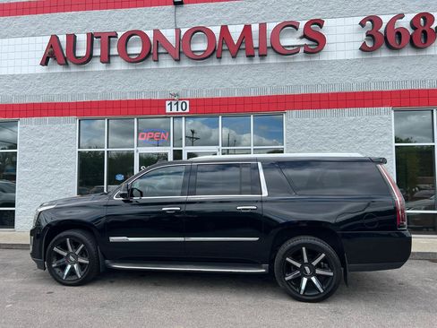 Used 2016 Cadillac Escalade ESV Luxury AWD/4WD image 2