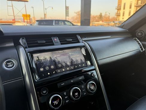 Used 2018 Land Rover Discovery HSE image 46