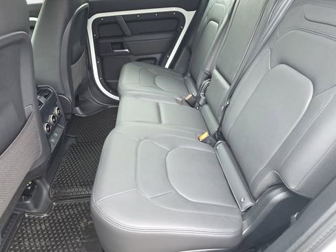 Certified 2025 Land Rover Defender 110 X-Dynamic SE AWD/4WD image 17