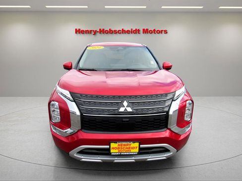 Used 2024 Mitsubishi Outlander AWD image 2