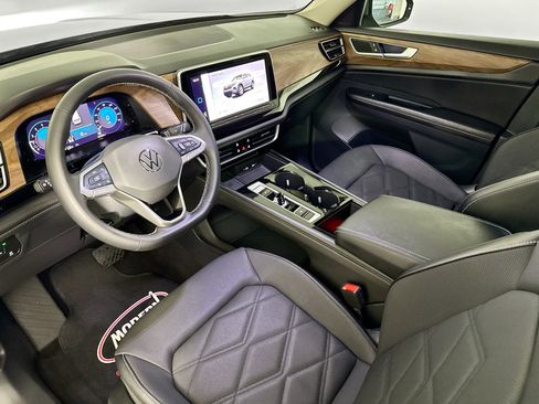 Used 2024 Volkswagen Atlas SE AWD/4WD image 8