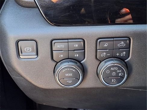 Used 2023 Chevrolet Silverado 1500 LT Trail Boss w/ LT Trail Boss Premium Package image 18