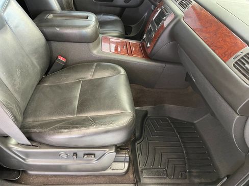 Used 2011 Chevrolet Avalanche LTZ image 31