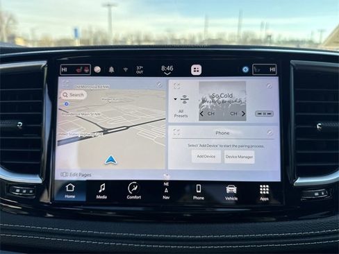 Used 2023 Chrysler Pacifica Limited w/ S Appearance Package image 16