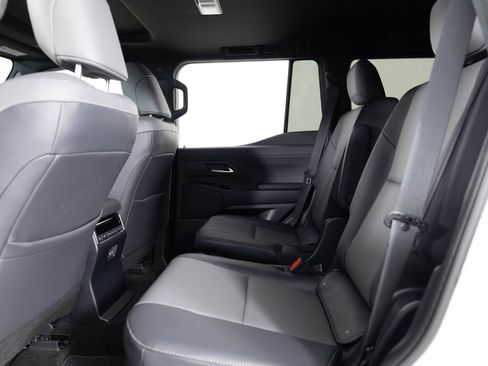 Used 2025 Lexus GX 550 w/ Cold Area Package AWD/4WD image 19