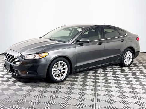 Used 2020 Ford Fusion SE FWD image 4