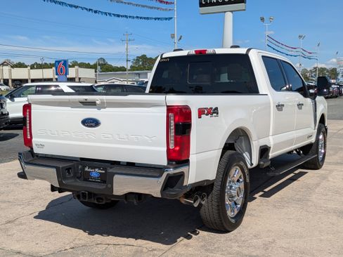Used 2023 Ford F350 Lariat w/ Lariat Ultimate Package AWD/4WD image 6