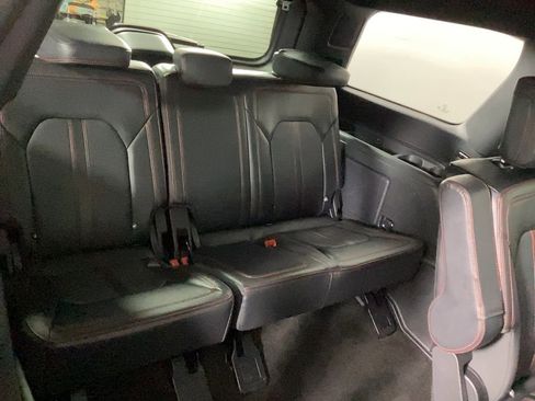 Used 2022 Ford Expedition Limited image 13