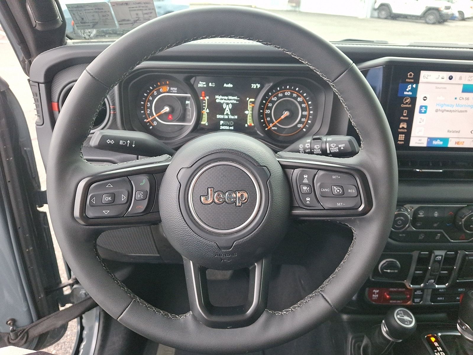 Used 2025 Jeep Wrangler Unlimited Rubicon w/ Convenience Group AWD/4WD image 18