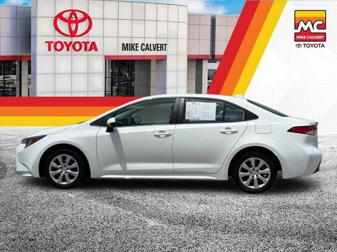 Used 2024 Toyota Corolla LE FWD image 2