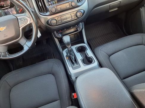 Used 2022 Chevrolet Colorado LT w/ LT Convenience Package image 9