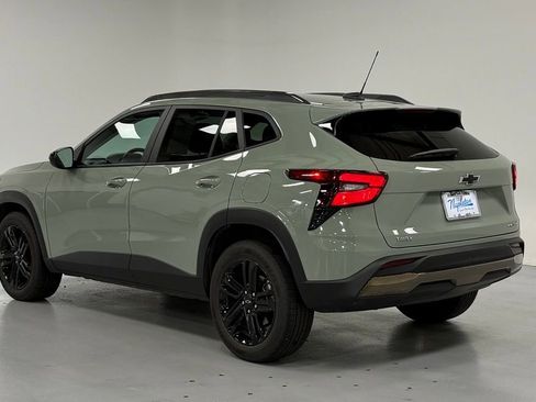 Used 2025 Chevrolet Trax ACTIV w/ Sunroof Package image 3