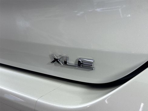 Certified 2022 Toyota Highlander XLE image 11