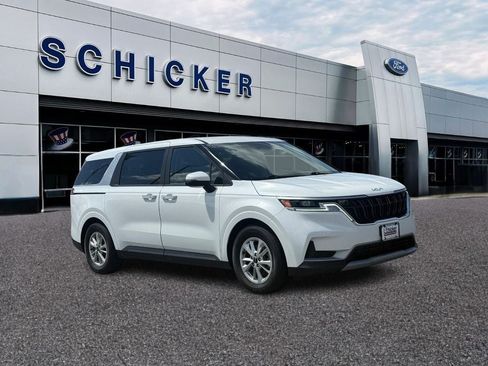 Used 2022 Kia Carnival LX FWD image 1