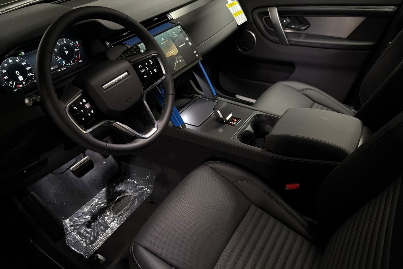 New 2026 Land Rover Discovery Sport Landmark AWD/4WD image 4