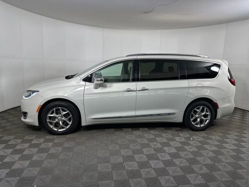 Used 2019 Chrysler Pacifica Limited image 6