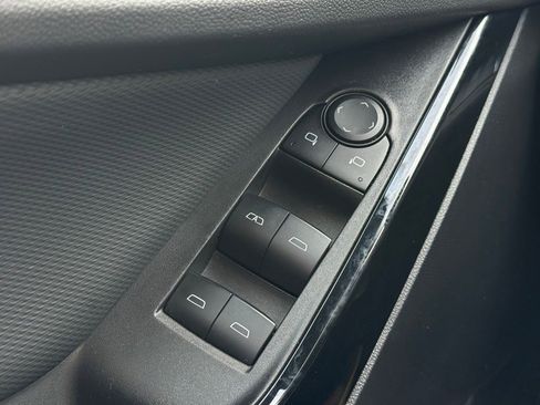 Used 2025 Chevrolet Equinox LT FWD image 30