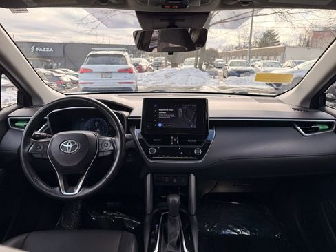 Used 2024 Toyota Corolla Cross XLE image 18