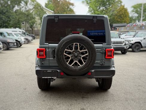 Used 2026 Jeep Wrangler Unlimited Sahara AWD/4WD image 10