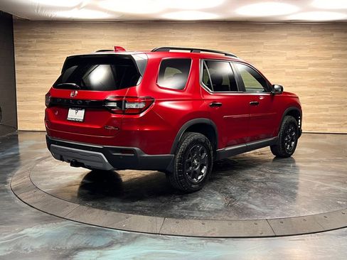Used 2025 Honda Pilot TrailSport image 25
