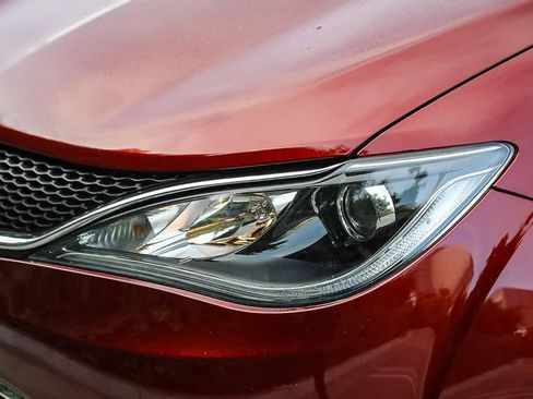 Used 2019 Chrysler Pacifica Touring-L Plus w/ Tire & Wheel Group image 7