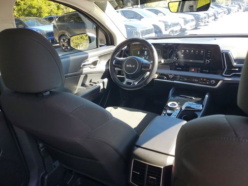 Certified 2024 Kia Sportage LX image 12