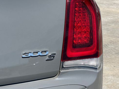 Used 2019 Chrysler 300 S RWD image 22