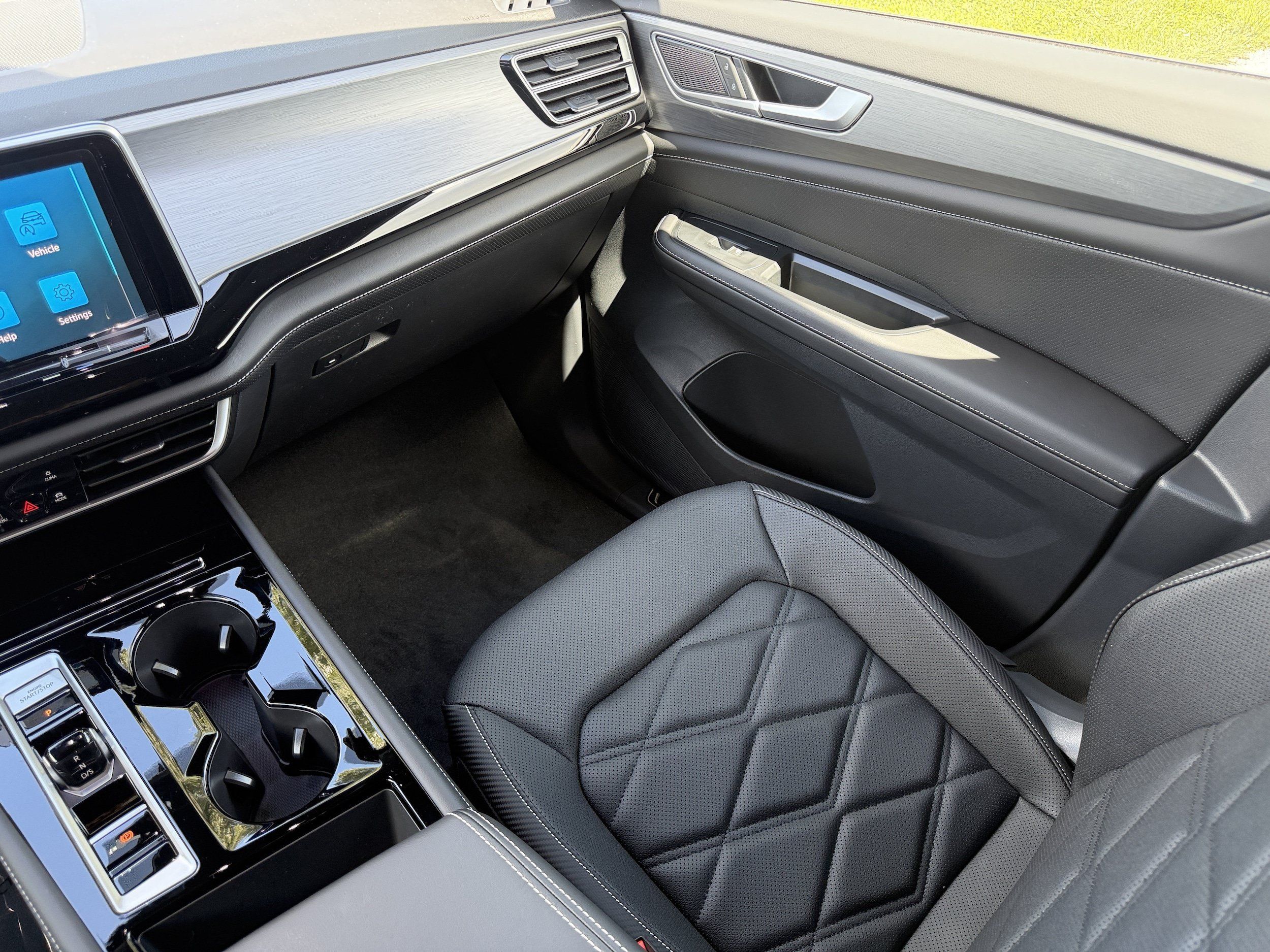 New 2026 Volkswagen Atlas Cross Sport SE FWD image 17