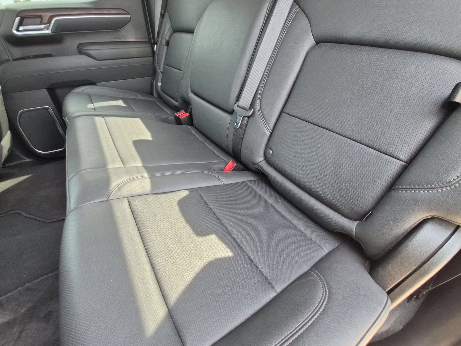 Used 2025 GMC Sierra 1500 SLT RWD image 28