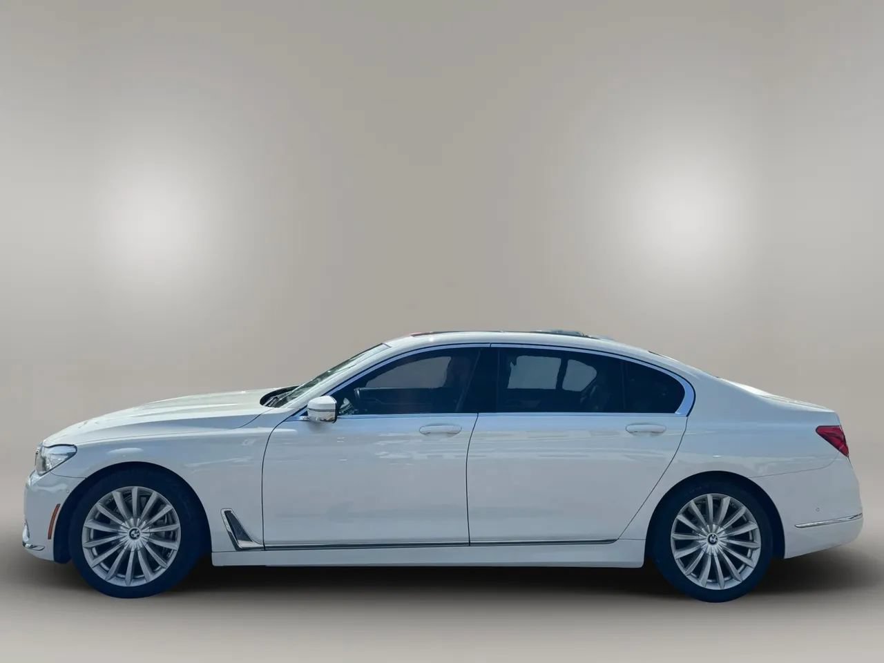 Used 2016 BMW 740i RWD image 5