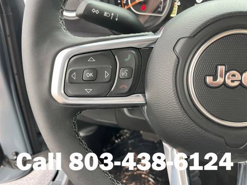 Used 2026 Jeep Wrangler Unlimited Sahara AWD/4WD image 21