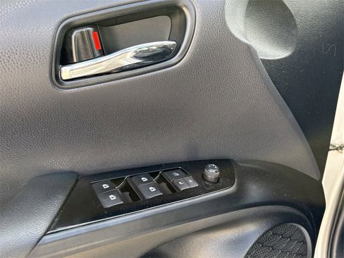 Used 2018 Toyota Prius Four image 11
