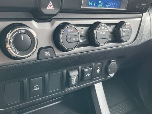 Used 2021 Toyota Tacoma TRD Off-Road image 9