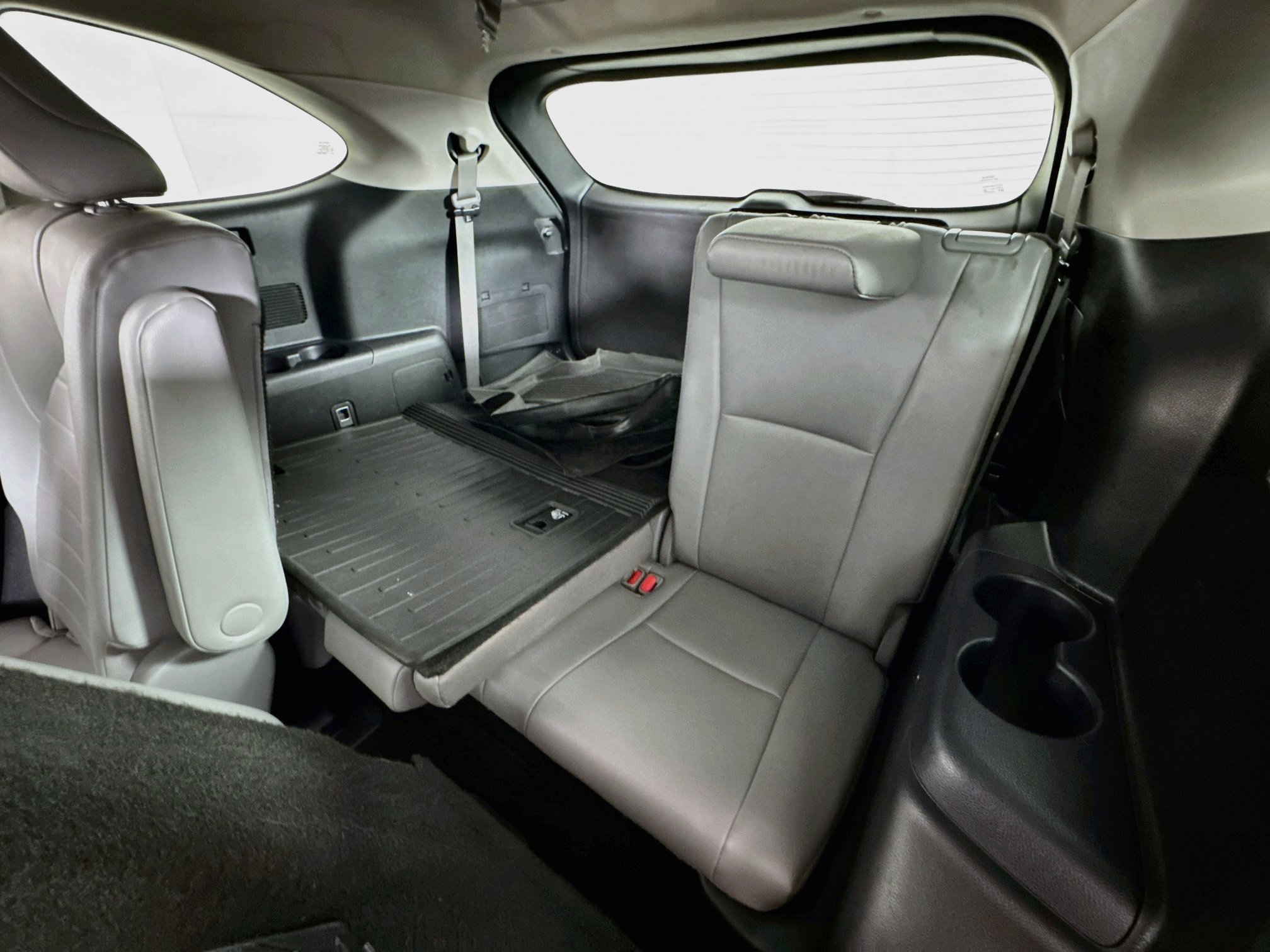 Used 2020 Toyota Highlander XLE AWD/4WD image 23