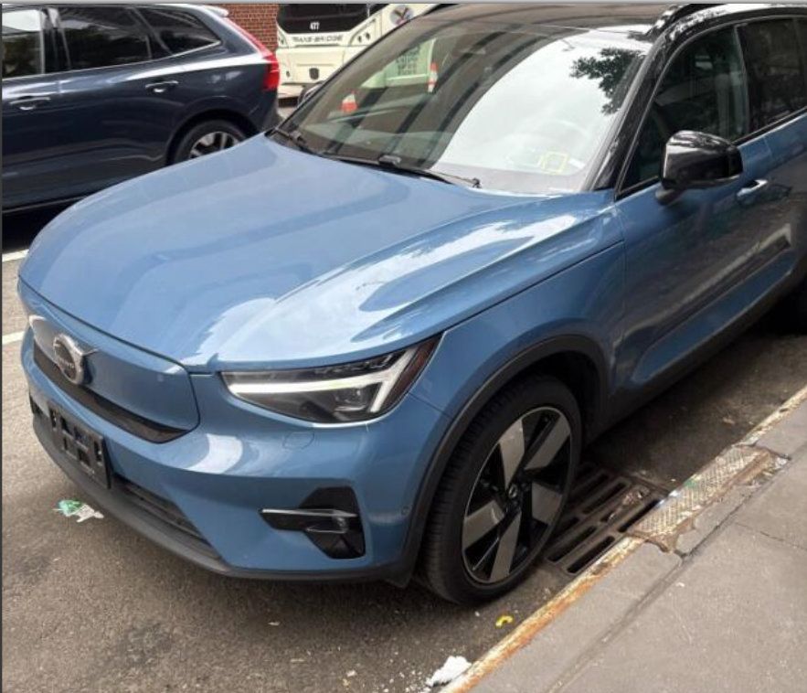 Used 2024 Volvo XC40 Recharge Ultimate w/ Protection Package Premier RWD image 16