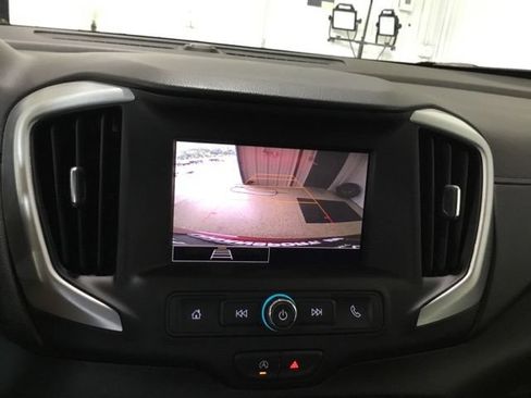 Used 2024 GMC Terrain SLE w/ Driver Convenience Package FWD image 24