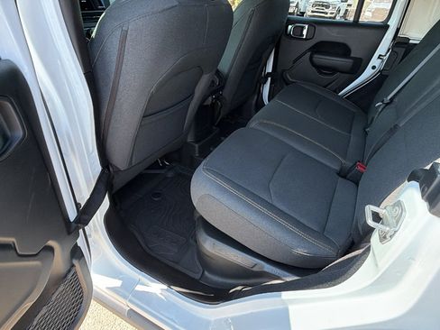 Used 2025 Jeep Wrangler Willys AWD/4WD image 23