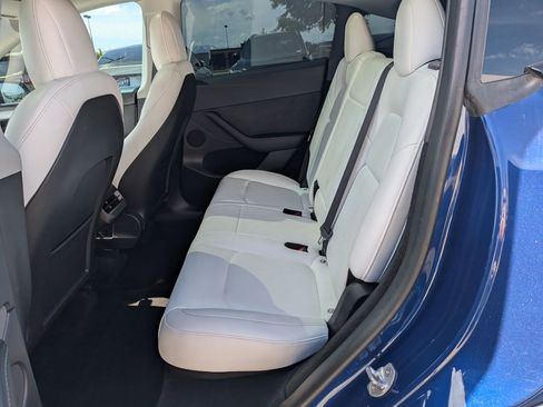 Used 2023 Tesla Model Y Long Range AWD/4WD image 28