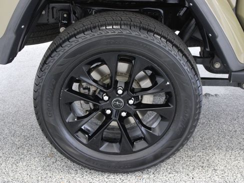 Used 2025 Jeep Gladiator Sport AWD/4WD image 6