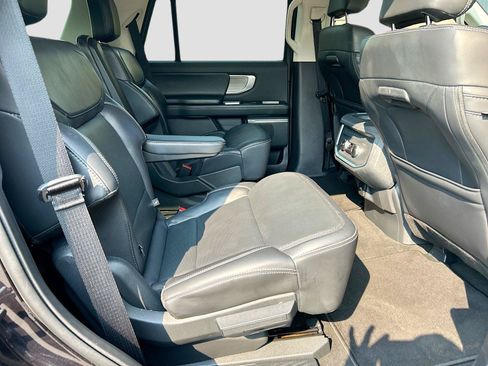 Used 2025 Ford Expedition Platinum AWD/4WD image 24