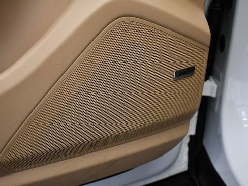 Used 2022 Porsche Cayenne Platinum Edition image 37