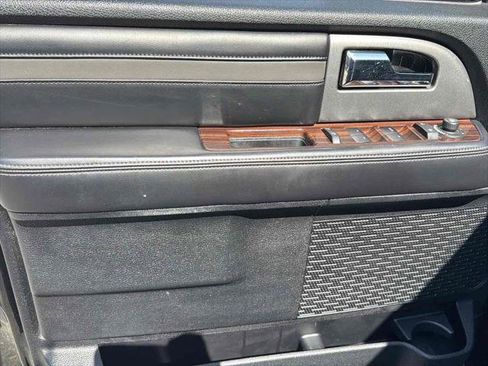 Used 2016 Ford Expedition EL Platinum image 17