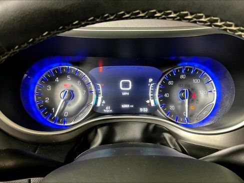 Used 2022 Chrysler Pacifica Touring-L image 19