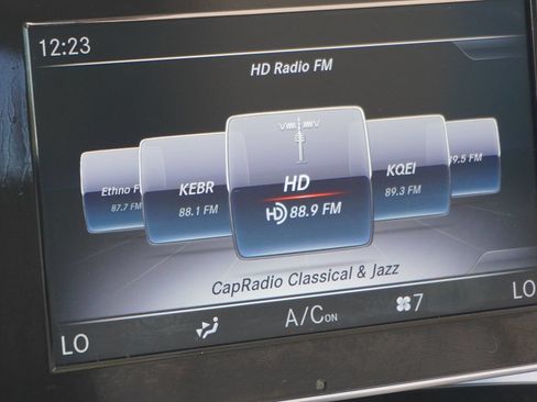 Used 2019 Mercedes-Benz GLC 300 4MATIC image 33
