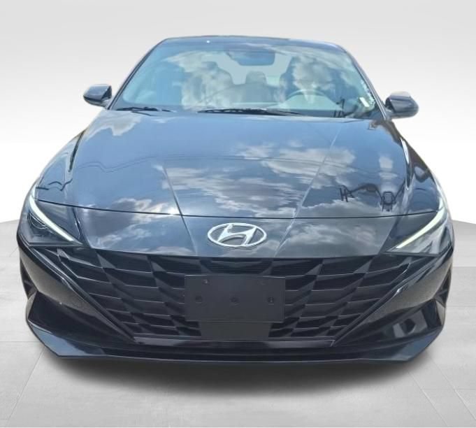Used 2023 Hyundai Elantra SEL w/ Convenience Package FWD image 2