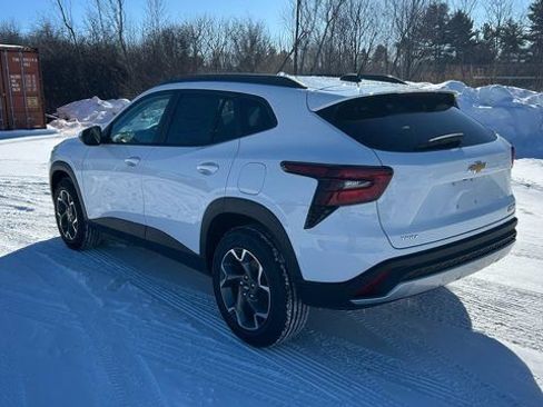 New 2026 Chevrolet Trax LT w/ Sunroof Package image 6