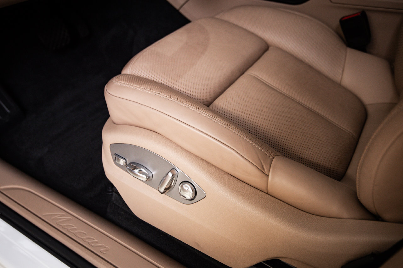 Certified 2024 Porsche Macan AWD/4WD image 14